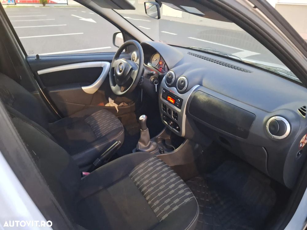 Dacia Logan 1.5 dCi Laureate - 8