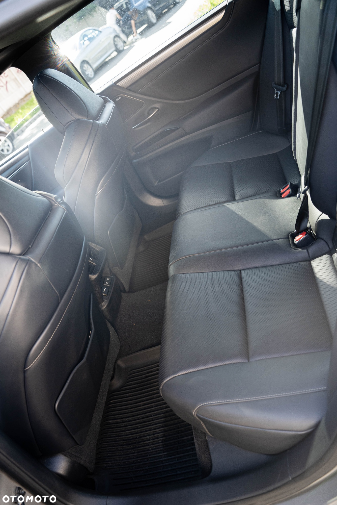 Lexus ES - 14