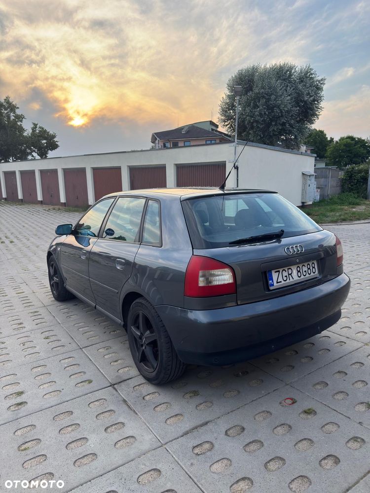 Audi A3 Sportback 1.9 TDI Ambiente - 4