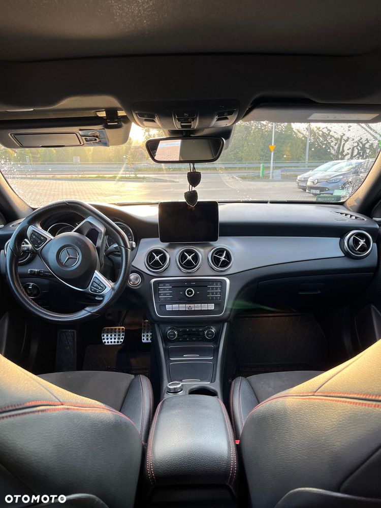 Mercedes-Benz GLA - 9