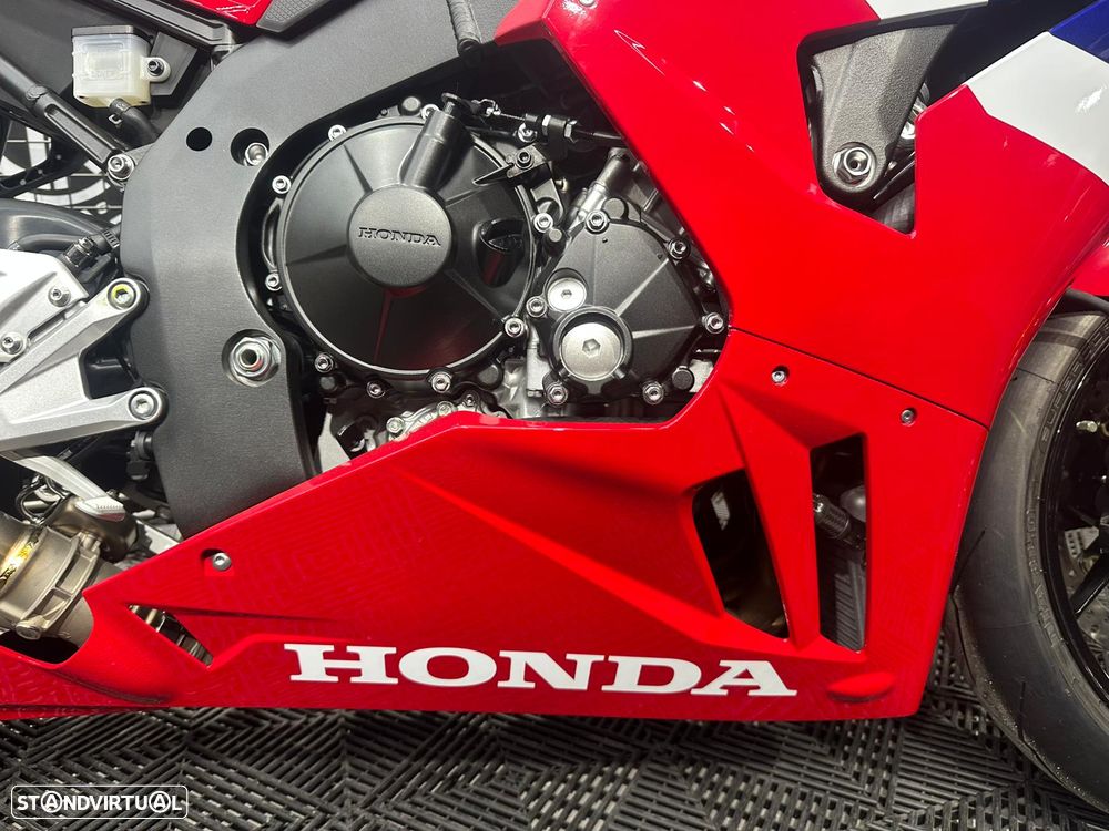 Honda CBR 1000RR-R FIREBLADE - 13