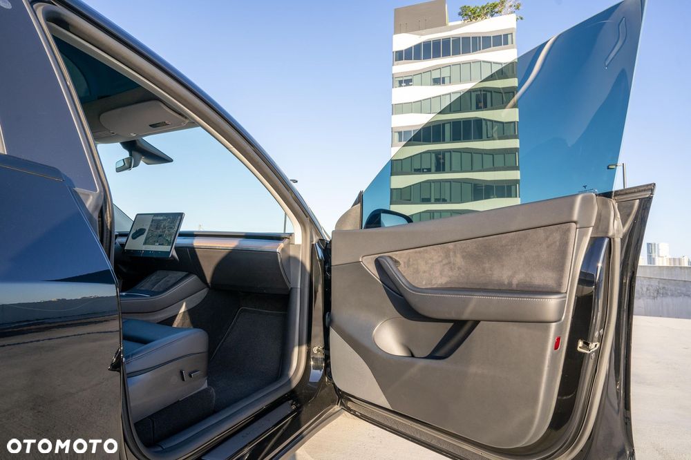 Tesla Model Y Long Range RWD - 11