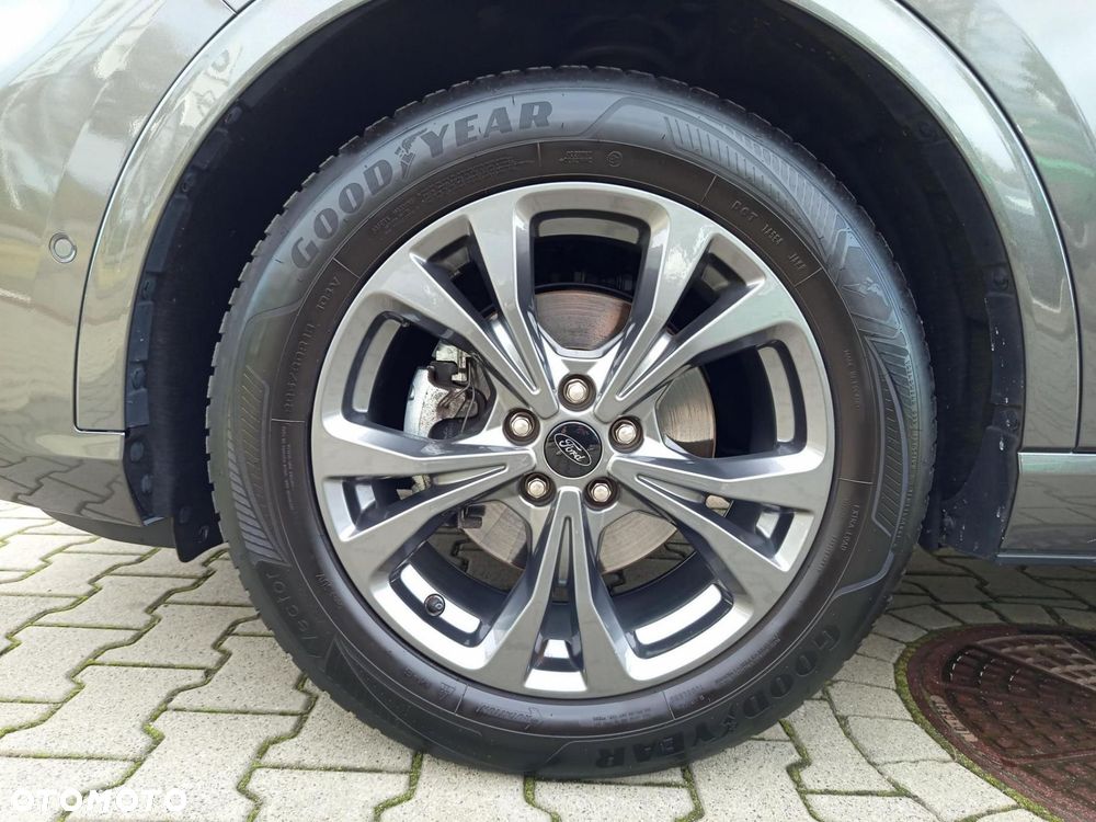 Ford Kuga - 10