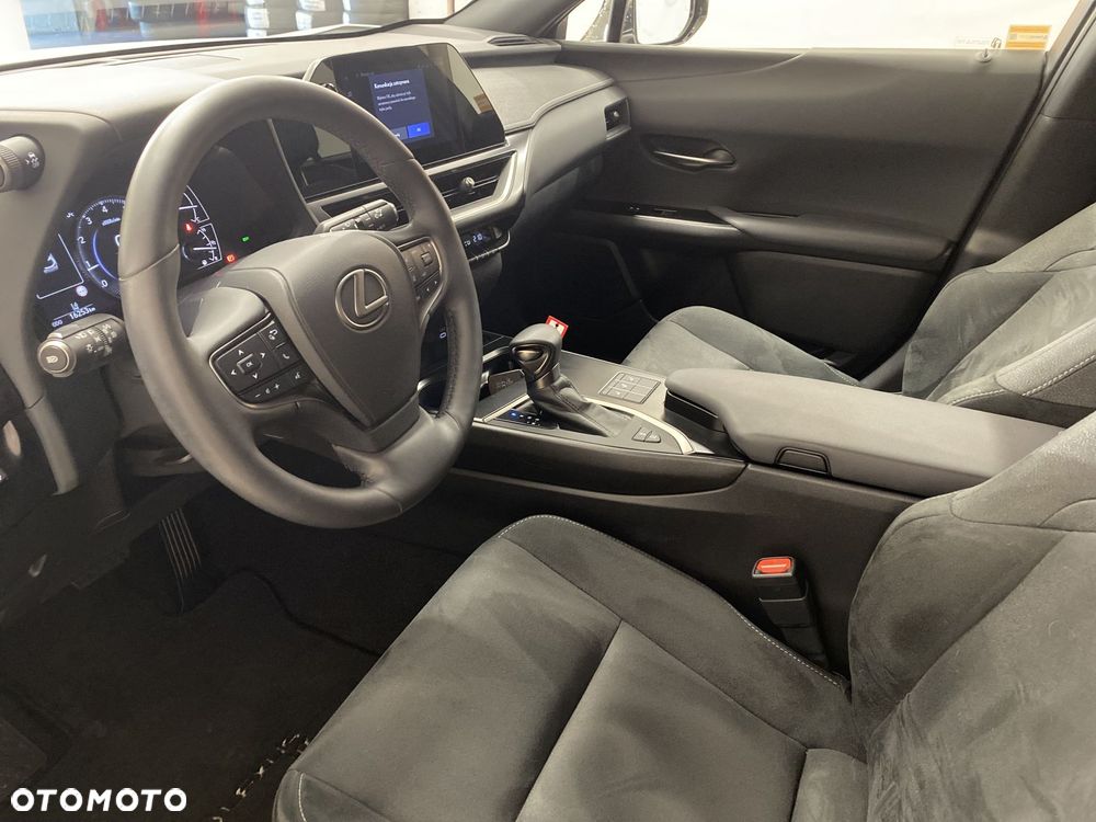 Lexus UX - 3
