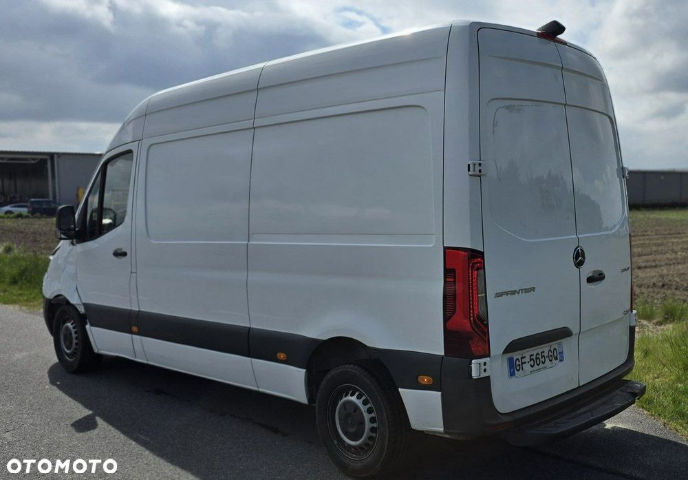 Mercedes-Benz Sprinter - 4