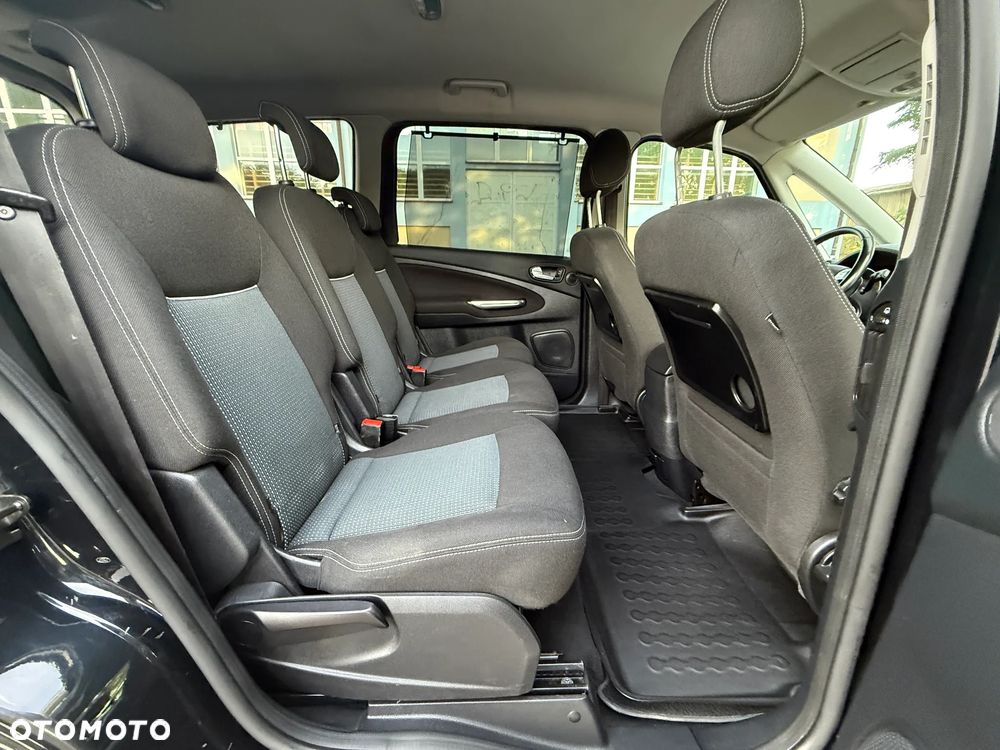 Ford Galaxy - 26