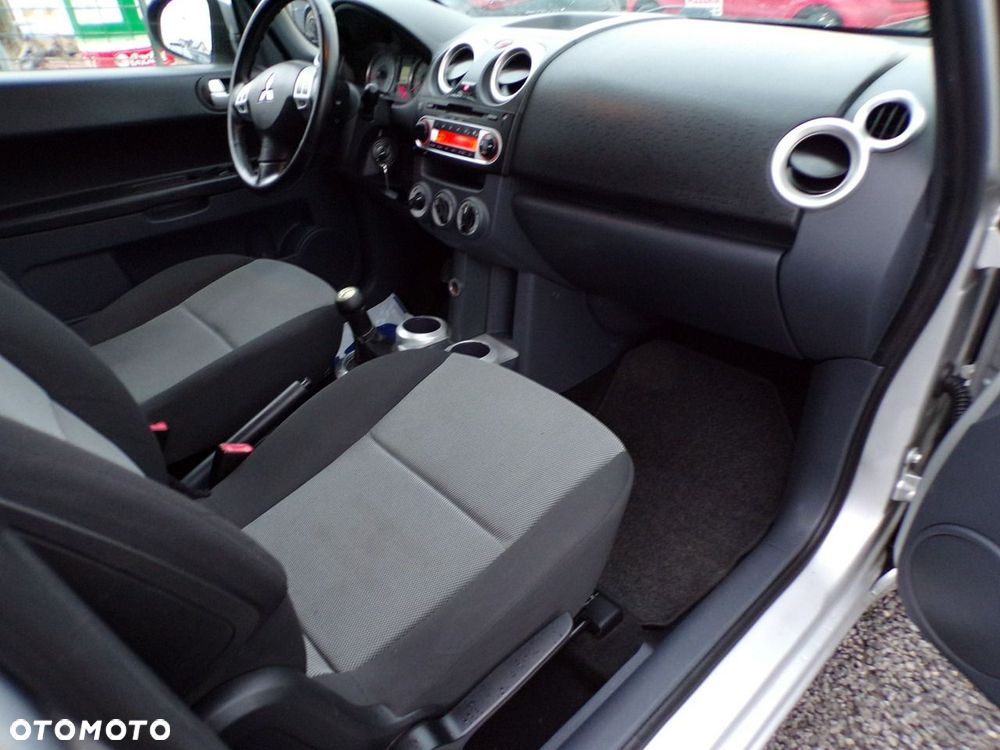 Mitsubishi Colt - 27