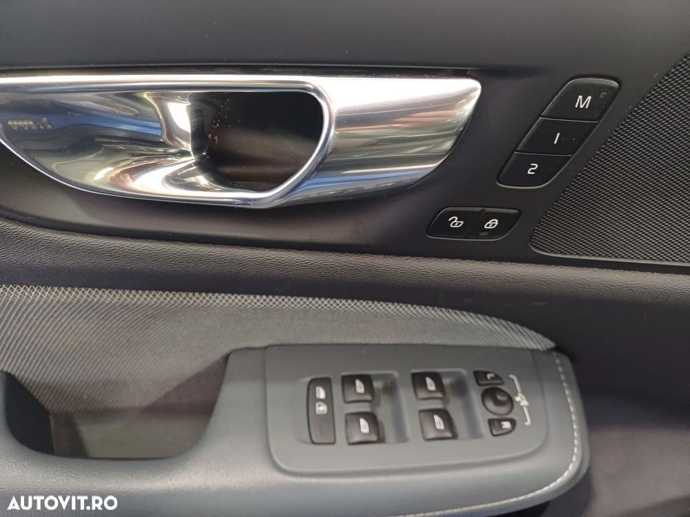 Volvo S60 B4 MHEV AT Plus Dark - 9