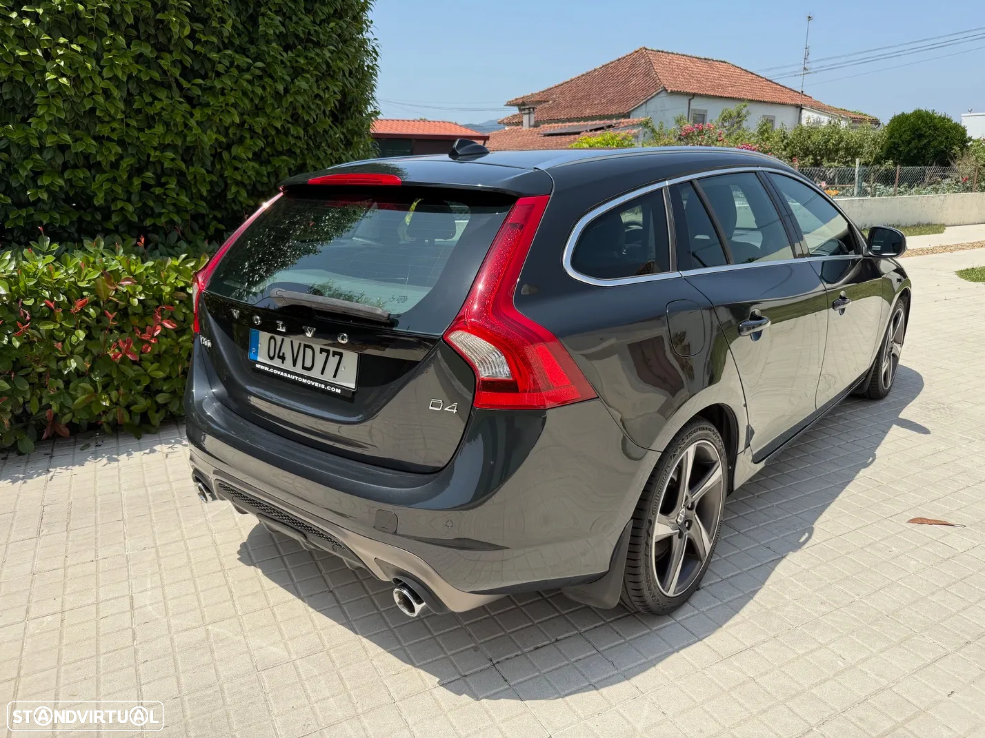 Volvo V60 2.0 D4 R-Design - 2