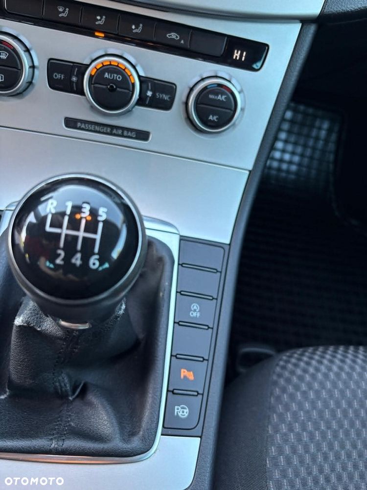 Volkswagen Passat - 30