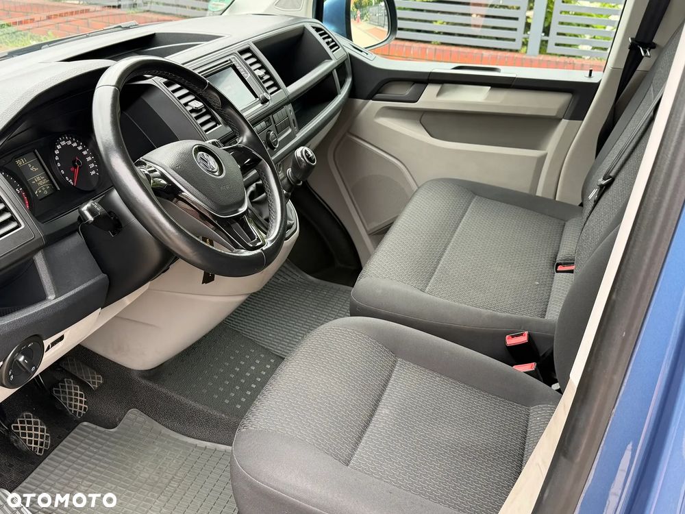 Volkswagen Caravelle - 7