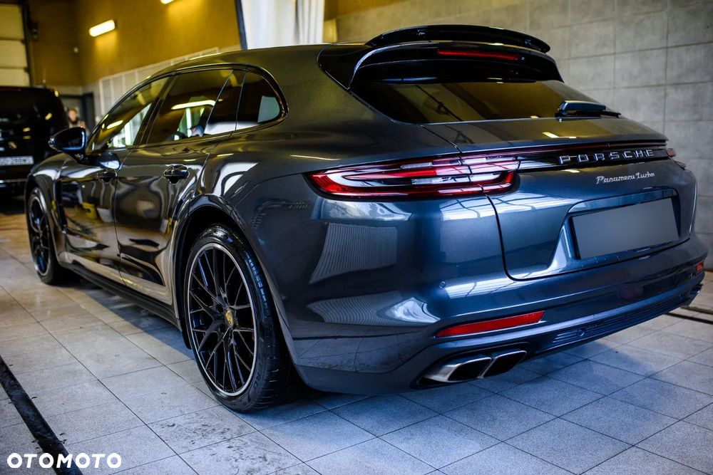 Porsche Panamera Turbo Sport Turismo - 9