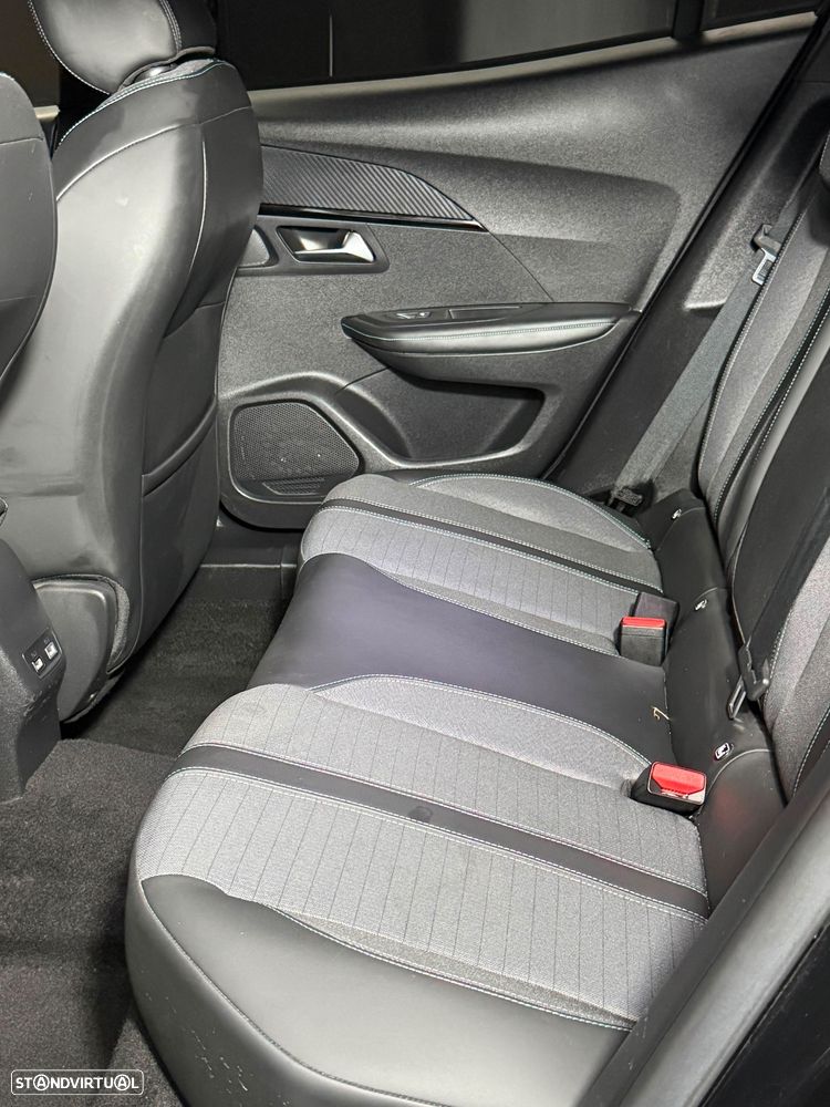 Peugeot 2008 PureTech 130 EAT8 Allure - 17