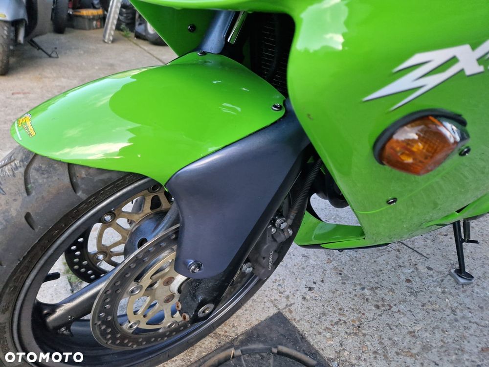 Kawasaki ZXR - 38