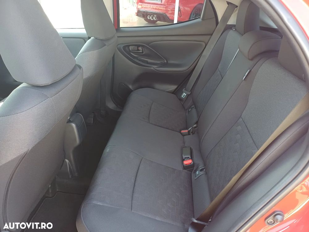 Toyota Yaris 1.5 VVT-i HSD Dynamic Plus Bi-tone - 8