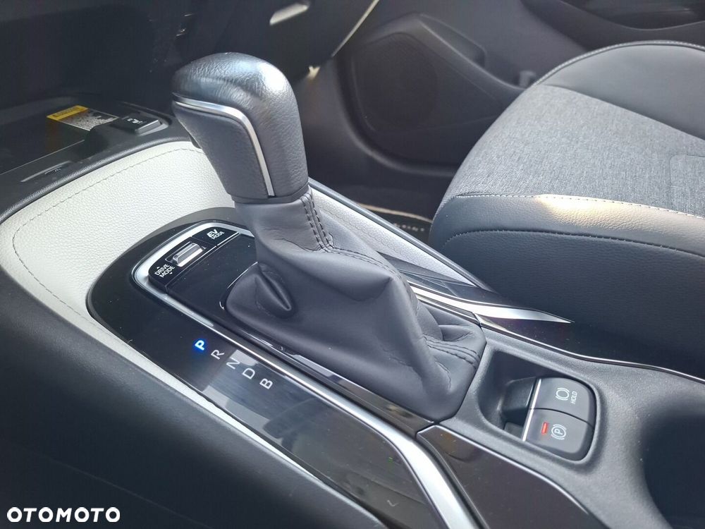 Toyota Corolla 1.8 Hybrid GPF Executive - 29