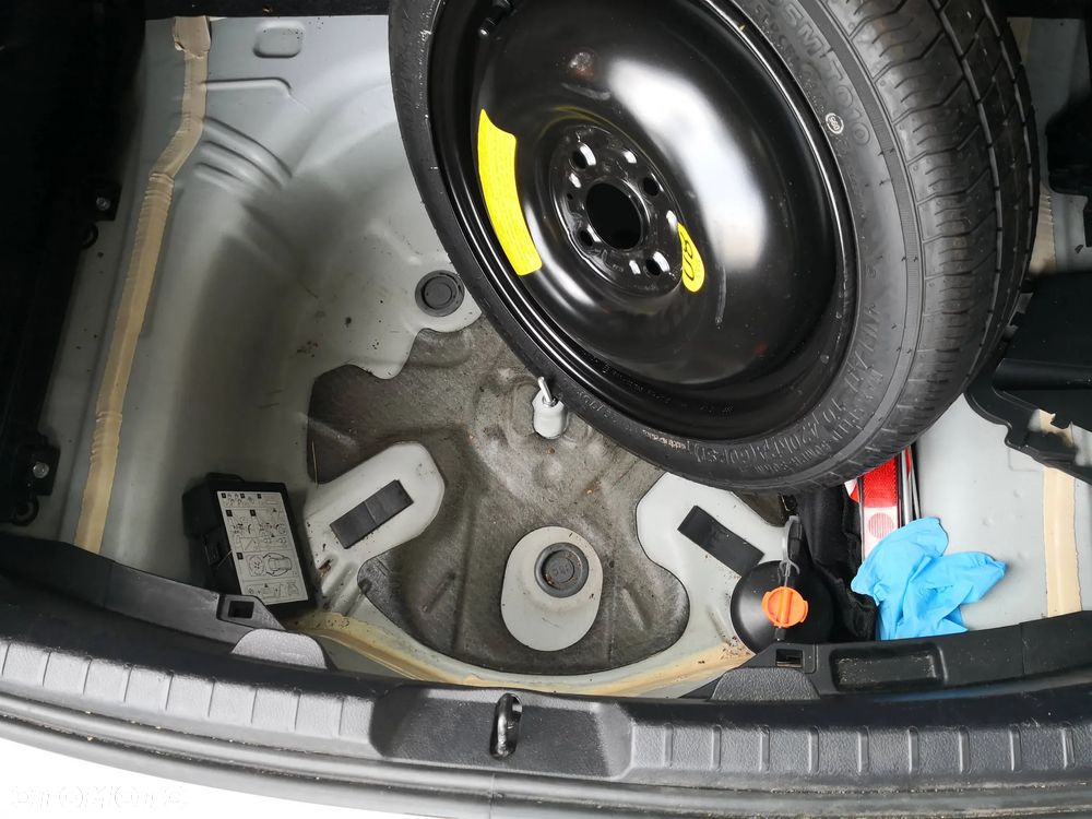 Toyota Yaris Hybrid 100 Premium EU6 - 12