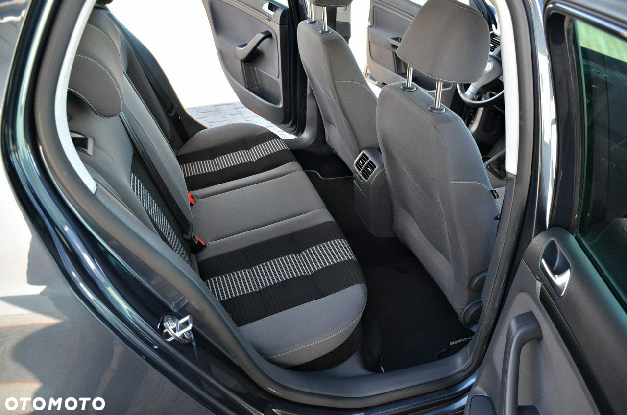 Volkswagen Golf - 24