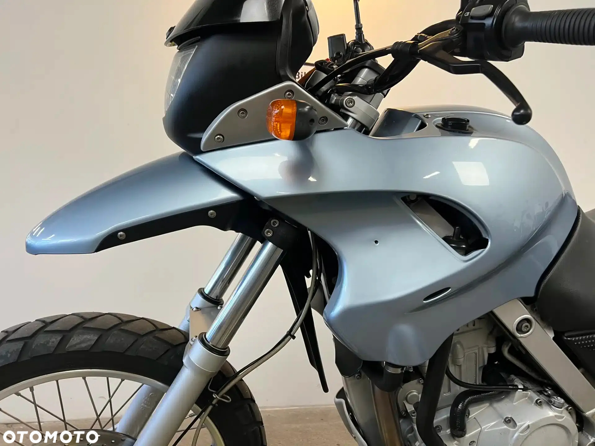 BMW F - 21