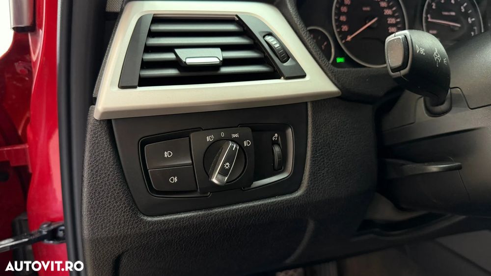 BMW Seria 3 316i Touring - 26