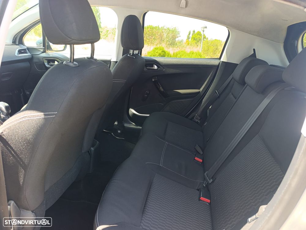 Peugeot 208 1.2 PureTech Style - 22