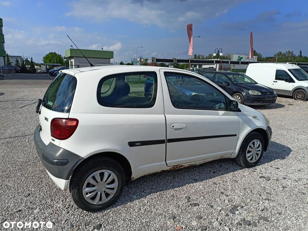 Toyota Yaris - 4