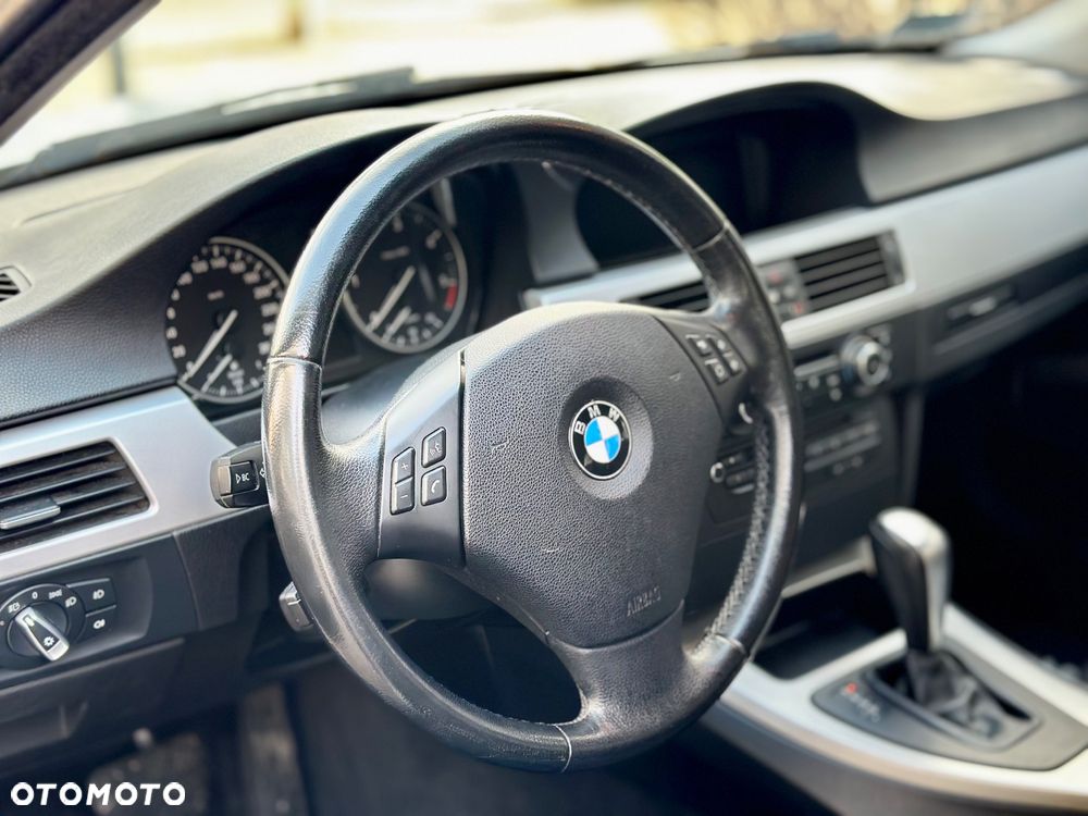 BMW Seria 3 318d DPF Edition Sport - 18