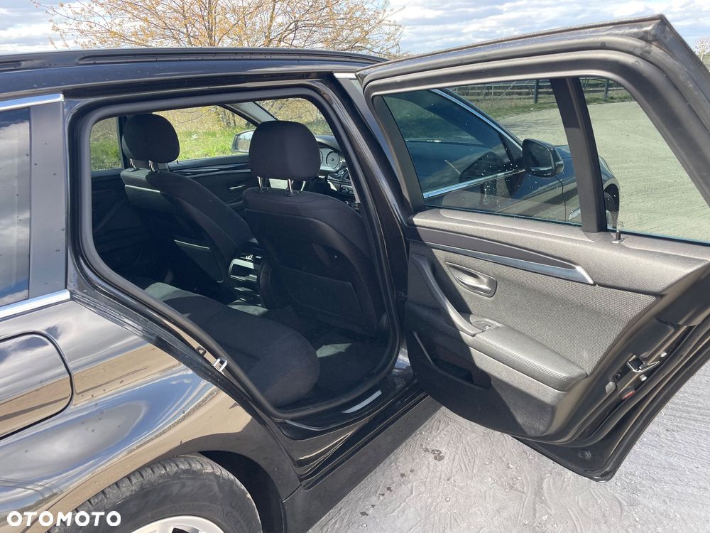 BMW Seria 5 525d Luxury Line - 29
