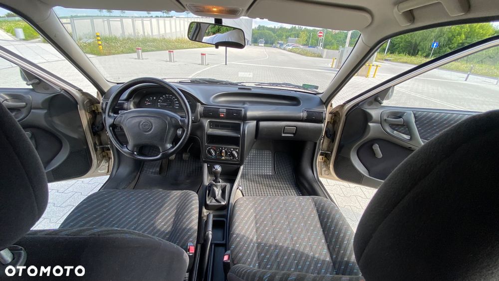 Opel Astra 1.4 GL - 16