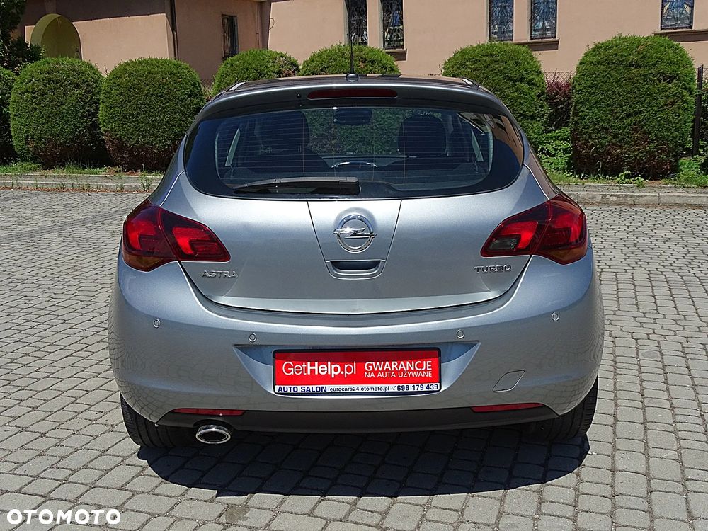 Opel Astra 1.6 Turbo Cosmo - 11