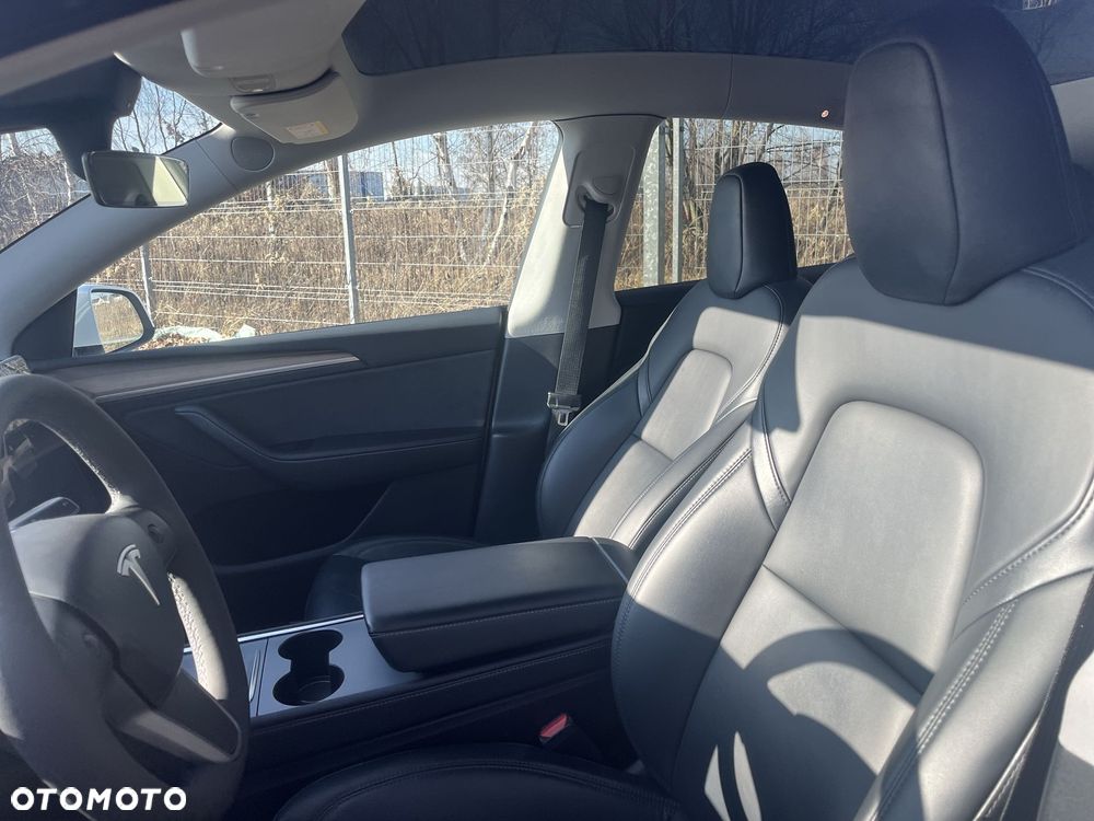 Tesla Y Performance AWD - 9
