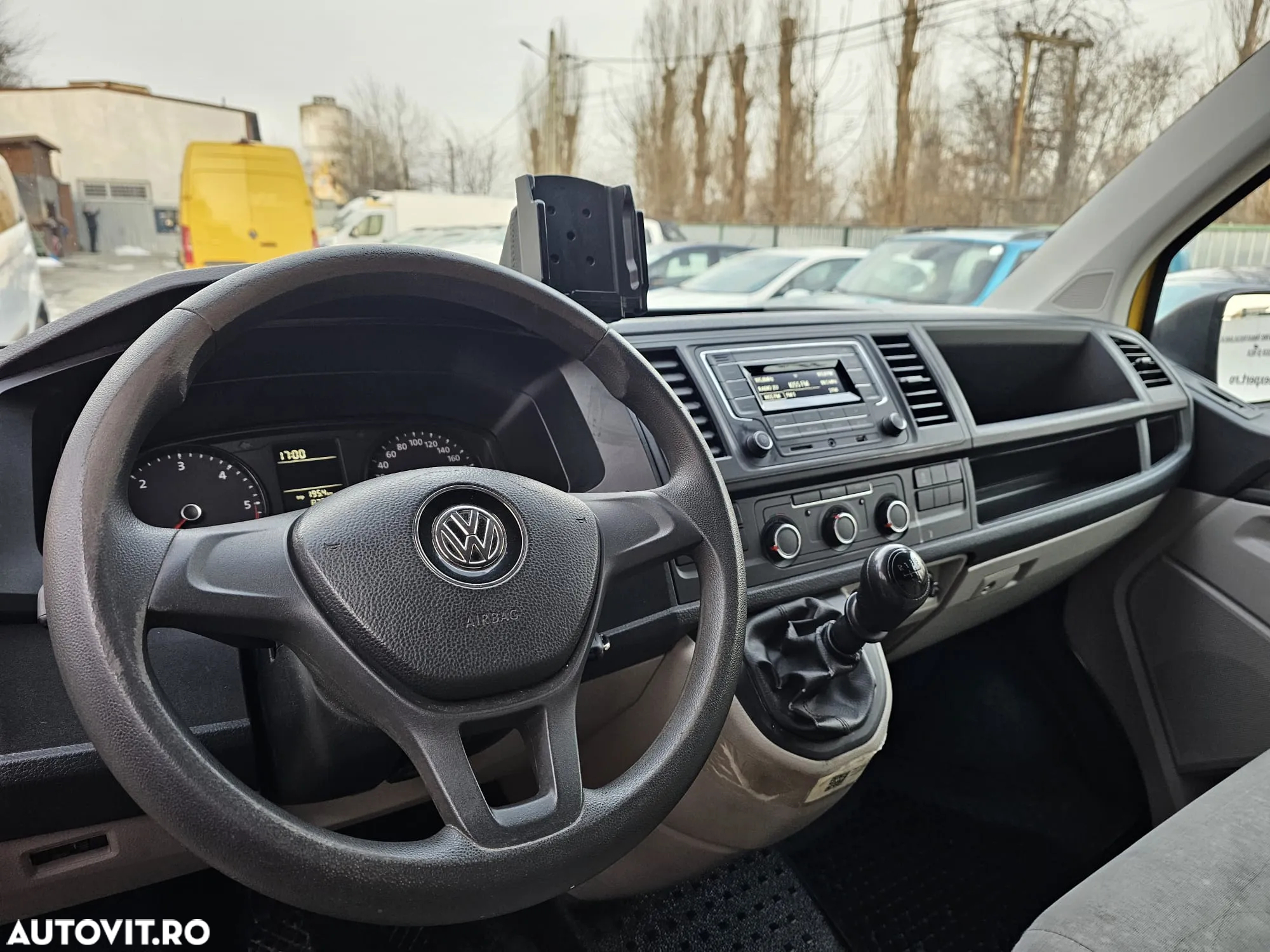 Volkswagen Transporter Kombi T6 2.0 TDI 75 kW KR - 10