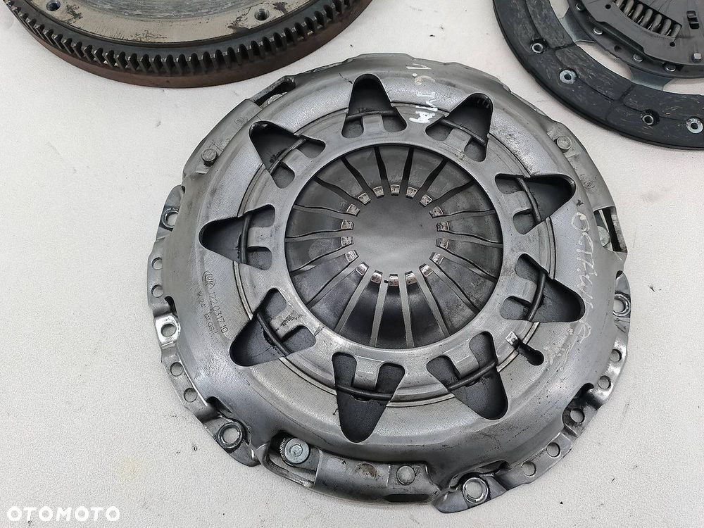 SPRZĘGŁO KOMPLETNE SKODA OCTAVIA II R0301052710  122031710 1.6 MPI - 7