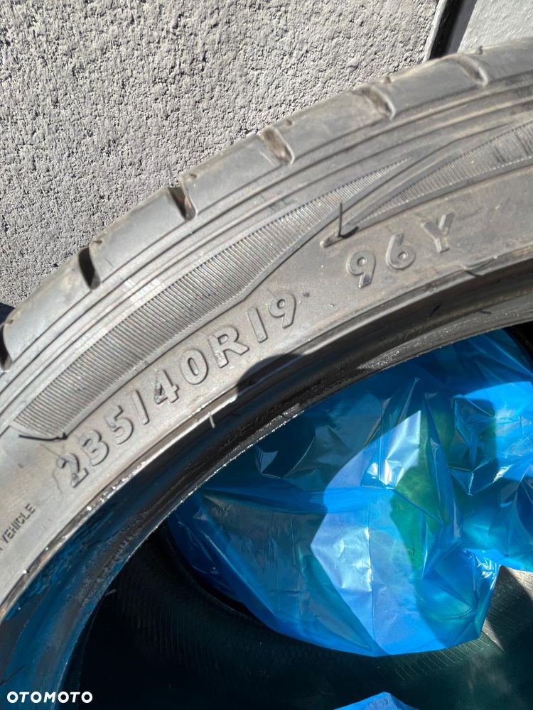 Opony letnie używane jak nowe 235/40R19 - 1