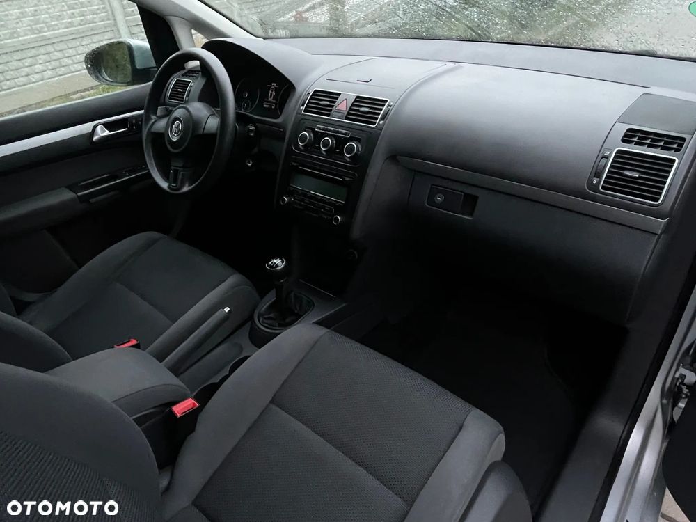 Volkswagen Touran - 17