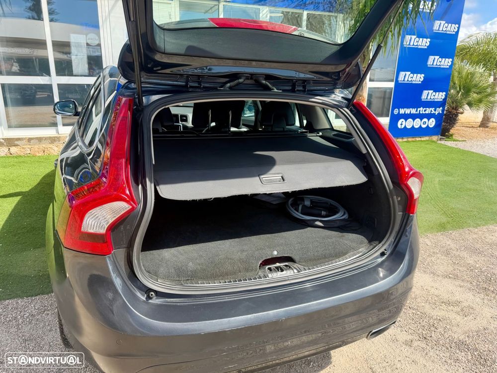 Volvo V60 2.4 D6 Momentum AWD Phev - 9