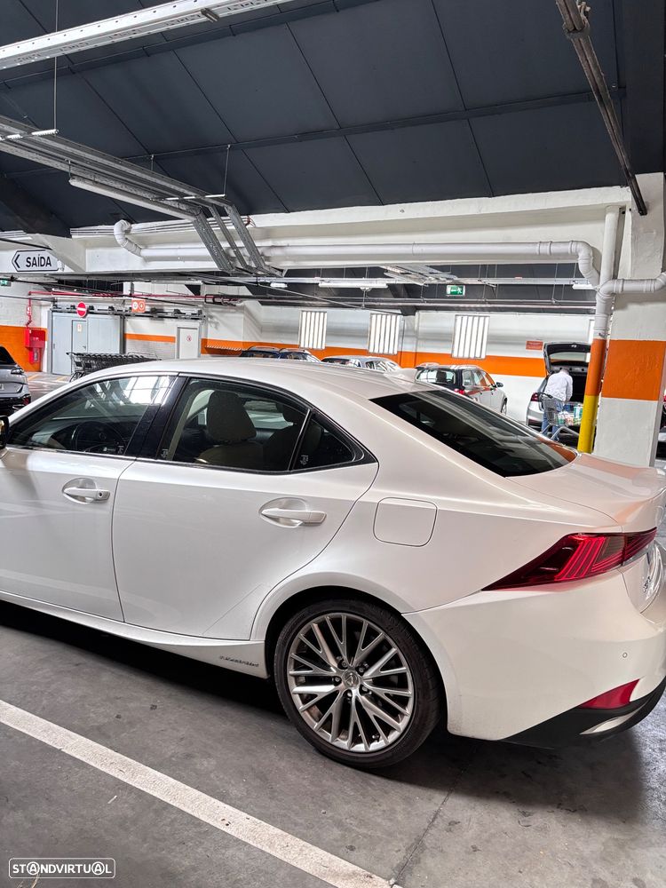 Lexus IS 300H Luxury - 3