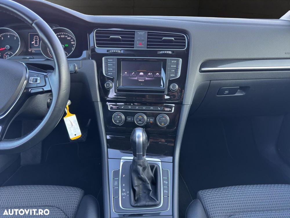 Volkswagen Golf - 10