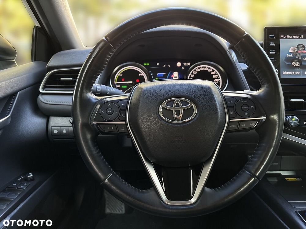 Toyota Camry 2.5 Hybrid Executive CVT - 22