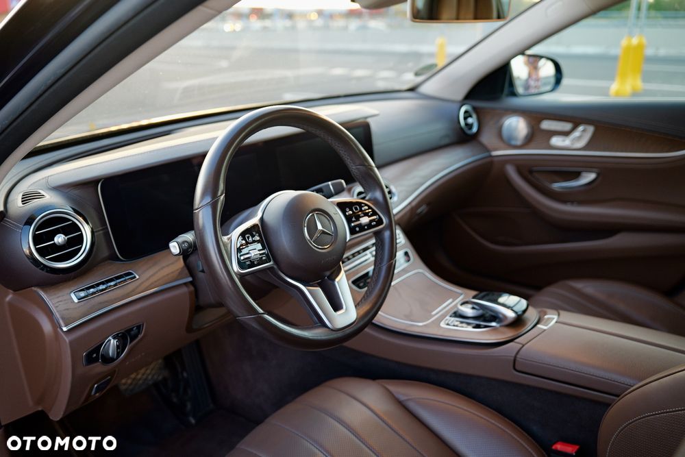 Mercedes-Benz Klasa E 220 d 4-Matic 9G-TRONIC - 11