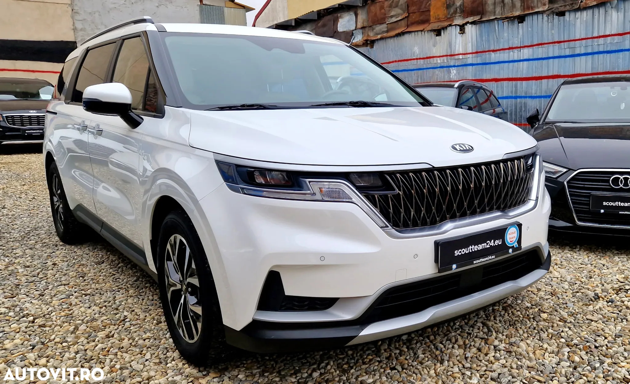 Kia Carnival - 2