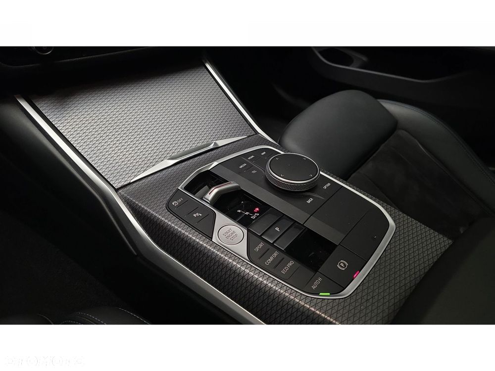 BMW Seria 3 320d xDrive mHEV M Sport - 22