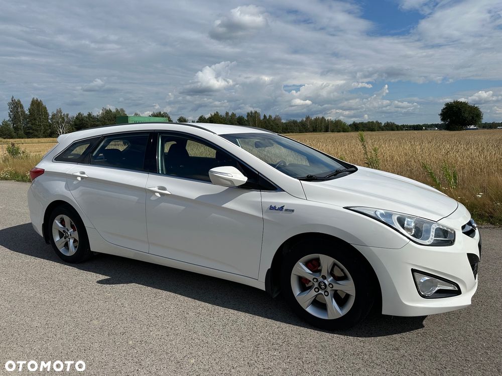 Hyundai i40 Kombi blue 1.6 Family - 13