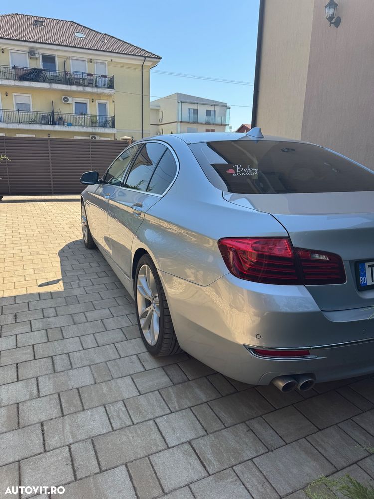 BMW Seria 5 525d Aut. Luxury Line - 2