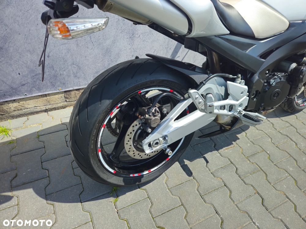 Suzuki GSR - 20