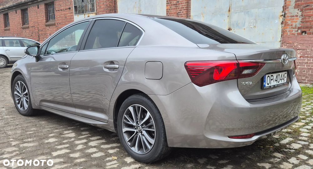 Toyota Avensis 1.8 Premium - 4