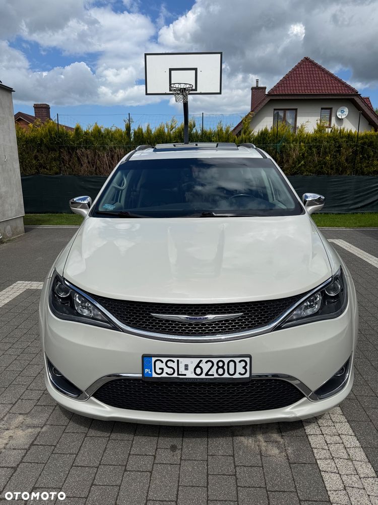 Chrysler Pacifica - 1