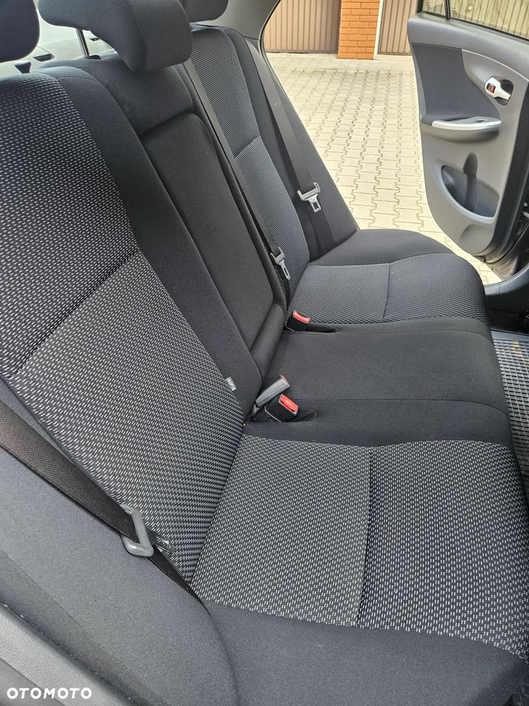 Toyota Corolla 1.6 Luna - 27