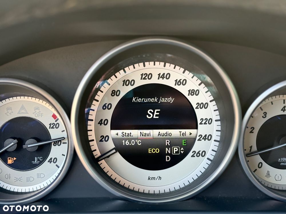 Mercedes-Benz Klasa E 250 7G-TRONIC - 29