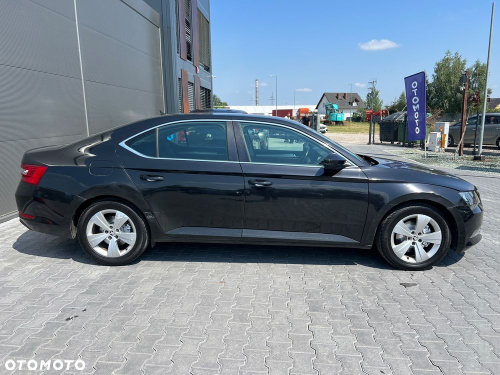 Skoda Superb 2.0 TDI Ambition - 32